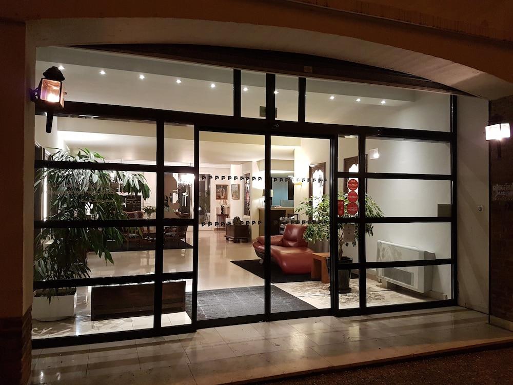 Hostellerie Du Grand Saint Antoine Albi Exterior photo